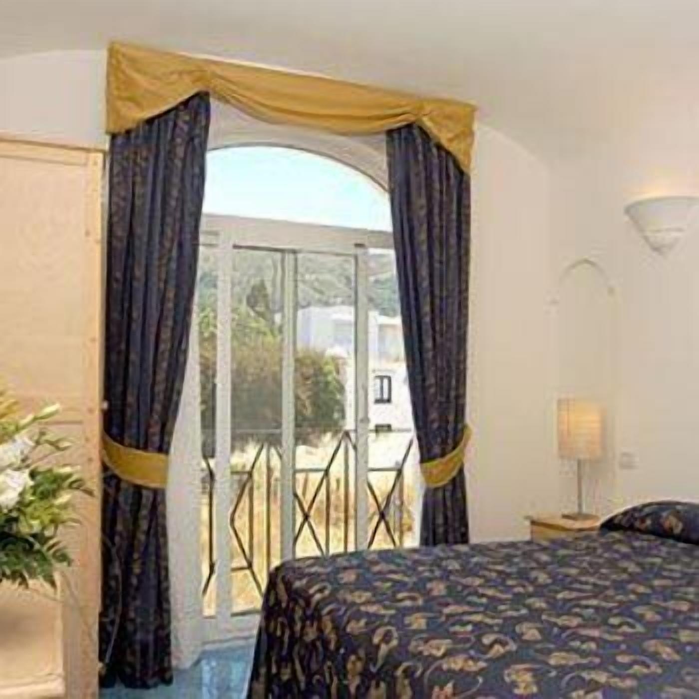 Hotel Bussola Анакапри Екстериор снимка