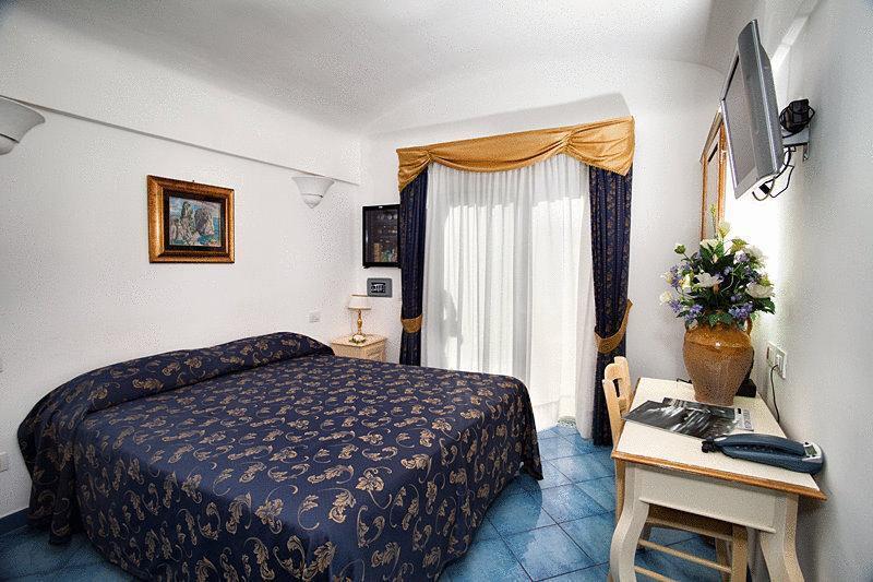 Hotel Bussola Анакапри Екстериор снимка